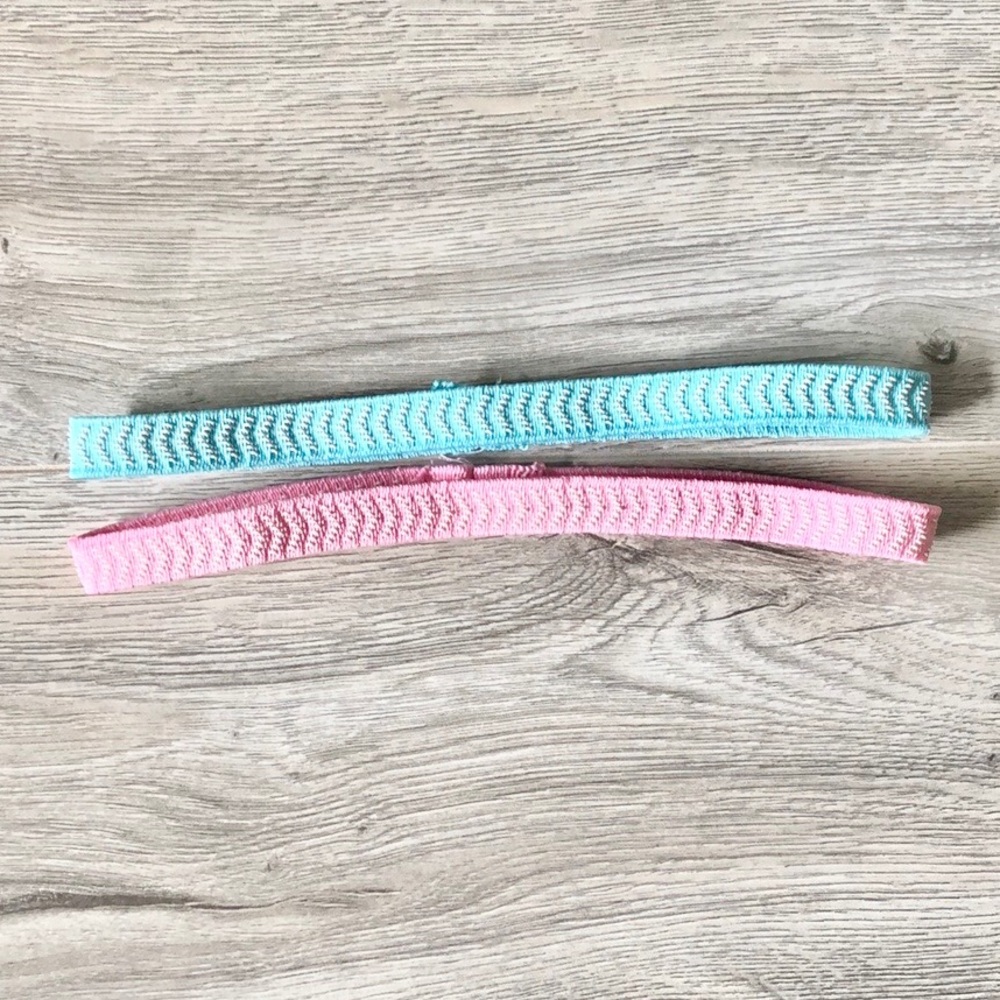 🐷2/$10 2pc Stretchy Headbands With Grips